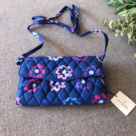 Vera Bradley Handbags - 👛👛Vera Bradley clutch
